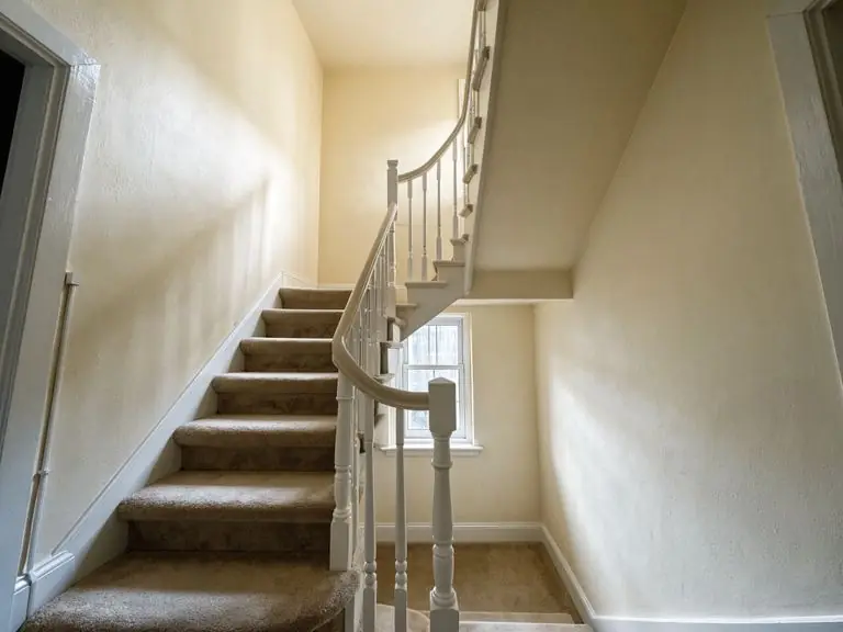 Curved staircase