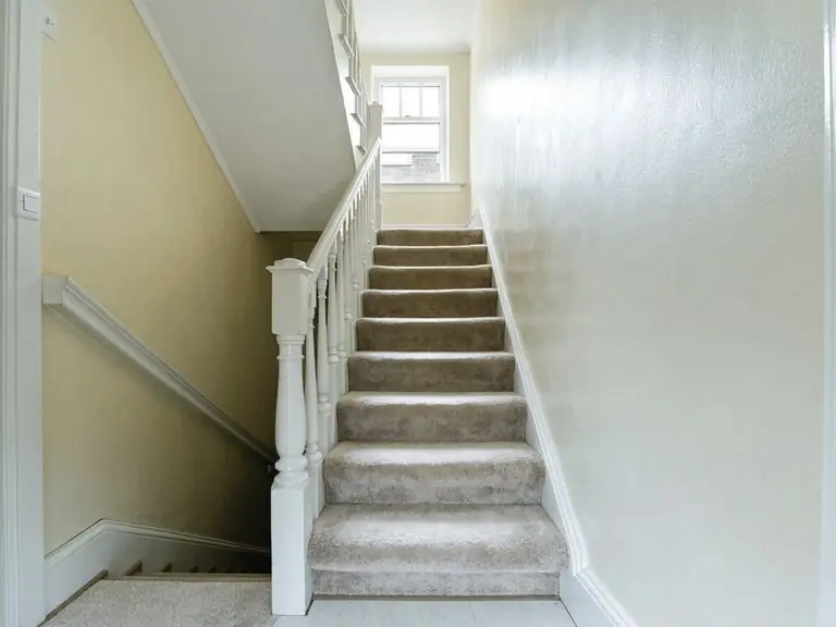 Straight staircase